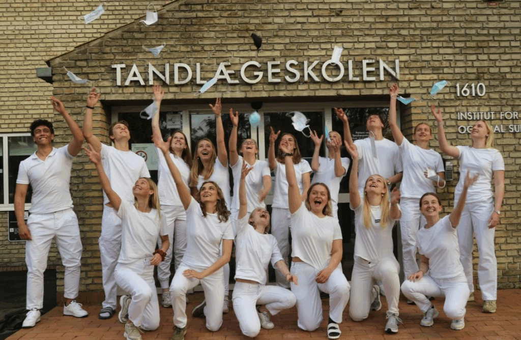Tandlæger der lige er blevet dimitteret fra tandlægeskolen.